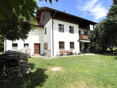 Charmantes Haus m. ELW in traumhafter Naturlage mit Garage, sonniger Terrasse & idyllischem Teich