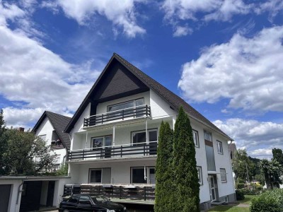 Helles Dachgeschoss-Appartement mit sonnigem Balkon in Ortsrandlage von Heimersheim