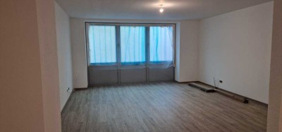 Erstbezug nach Kernsanierung: 4 Zimmer Wohnung mit Balkon in Düsseldorf Bilk