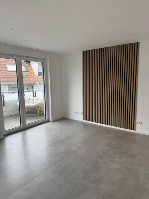 offene, helle 2-Zimmer-Wohnung mit großer Dachterasse