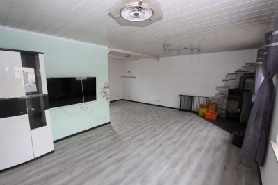 Wölfersheim: Charmante Maisonette-Wohnung mit Reihenhauscharakter -  Kamin & moderne Einbauküche