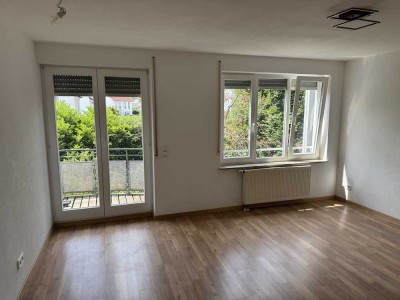 Frisch renovierte 2-Zimmer-Wohnung mit Balkon in ruhiger, naturnaher Lage – Wendlingen am Neckar
