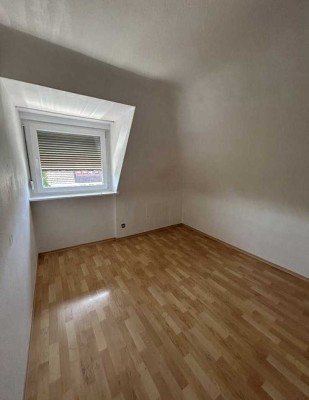 WG-Zimmer in einer 3er WG in Stuttgart Vaihingen, 1 min Laufweg zur S Bahn Haltestelle!