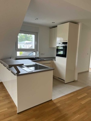 Stilvolle 3-Zimmer-Dachgeschoss-Wohnung in zentraler Wohnlage von Friedrichsdorf -barrierefrei-