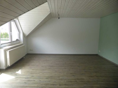 Schöne und gepflegte 4,5-Zimmer-Maisonette-Wohnung mit geh. Innenausstattung mit EBK in Obersulm