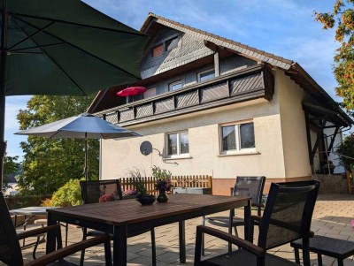 Familienidylle oder Kapitalanlage – Zweifamilienhaus mit Einliegerwohnung,PV-Anlage & 60 m²-Terrasse