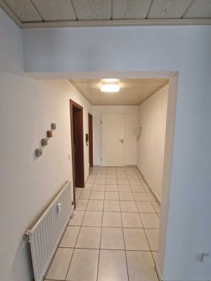 Freundliche 3,5-Zimmer-Wohnung mit gehobener Innenausstattung mit EBK in Massenbachhausen