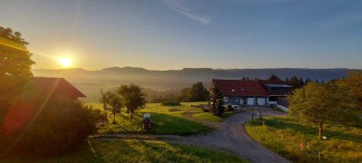 Großzügige Erdgeschosswohnung mit Terrasse, Garten und traumhaftem Ausblick in Weiler-Simmerberg