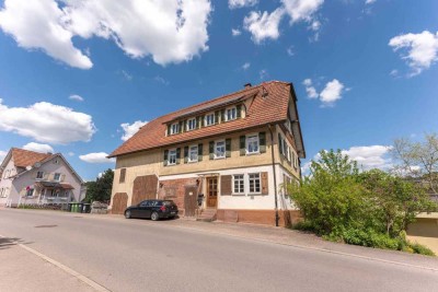 Historisches Fachwerk-Anwesen mit beeindruckender Scheune und großem Garten