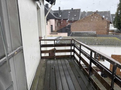 Freundliche 4-Zimmer-Wohnung mit Balkon in Übach-Palenberg