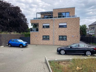 Geschmackvolle, neuwertige 3-Zimmer-Wohnung mit geh. Innenausstattung mit Balkon und EBK