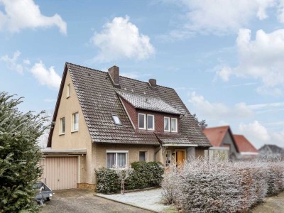 Zweifamilienhaus mit Garage auf großem Grundstück in guter Lage von Salzhemmendorf-Osterwald