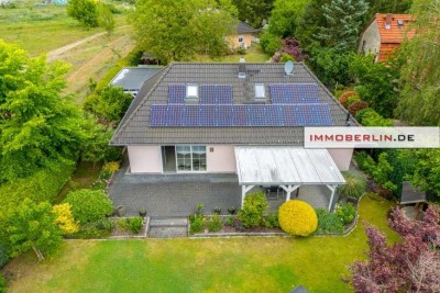 IMMOBERLIN.DE - Sympathischer Bungalow mit idyllischem Südgarten nahe Falkenhagener See & Ortszentru