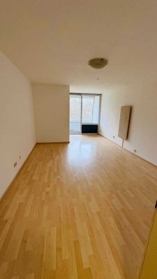 Schöne 1-Zimmer-Wohnung mit Balkon und EBK in München Bogenhausen