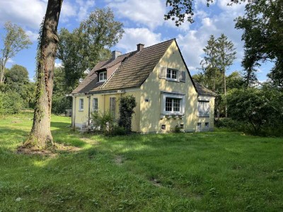 Stadtnaher kleiner Landsitz in bester Lage mit viel Natur