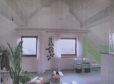 Gepflegte 3-Zimmer-Dachgeschosswohnung mit Einbauküche in Köngen