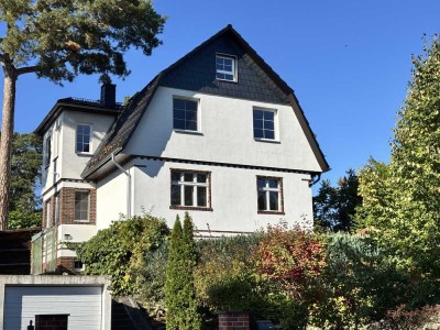 Charmantes Einfamilienhaus mit großzügigem Garten und Einliegerwohnung in attraktiver Hanglage!