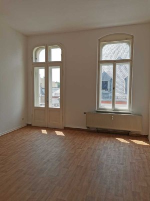 Wunderschöne, helle Altbauwohnung mitten in der Innenstadt! Neue Einbauküche inkl. Kühlschrank!