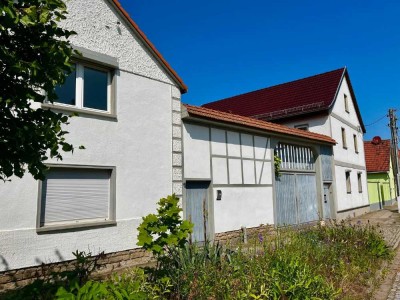 INTERESSANTES IMMOBILIEN-PAKET! 3 Seitenhof mit 2 EFH, Nebengebäude und Scheune