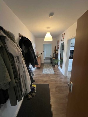 4-Zimmer-Wohnung mit Balkon, EBK und Stellplatz