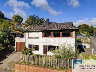 Ansprechendes Einfamilienhaus mit Einliegerwohnung in Ortsrandlage von Obersteinebach!