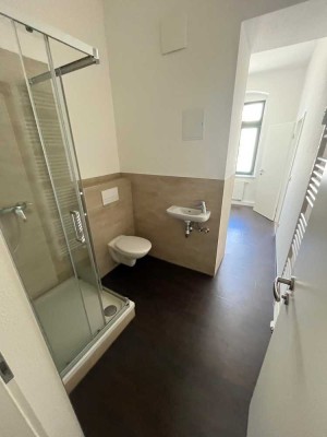 Große lichtdurchflutete Zimmer - Balkon - 2 Bäder u.v.m.