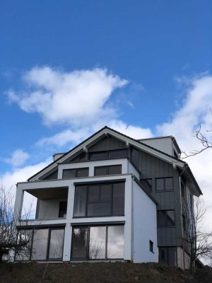 Attraktive, moderne Penthousewohnung mit herrlichem Balkon und exkl. Aussicht in Leverkusen