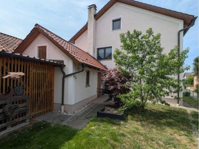 Mehrfamilienhaus mit Nebengebäude/ Werkstatt