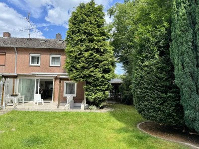 Besonderes Reihenendhaus mit großem Grundstück und Doppelcarport in bester Lage von Selikum !