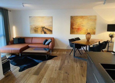 Einzugsbereite, provisionsfreie 4-Zimmer-Whg mit 2 Bädern, Balkon, Klima, Keller, Tiefgarage etc.
