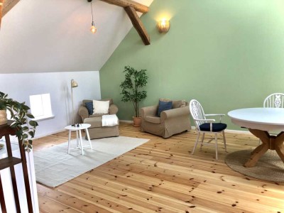 neue wunderschöne möblierte DG Wohnung in hist. Scheune übergangsweise zu verm.