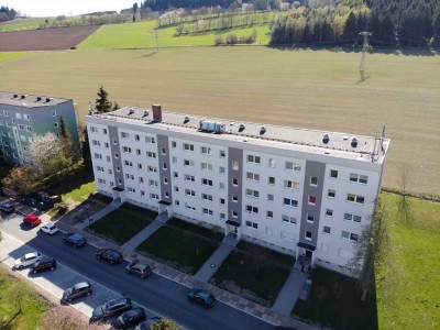 Schöne Lage Erdgeschoss möbilierte Drei-Raum-Wohnung mit Balkon in Schwarzenberg-Heide zu vermieten!