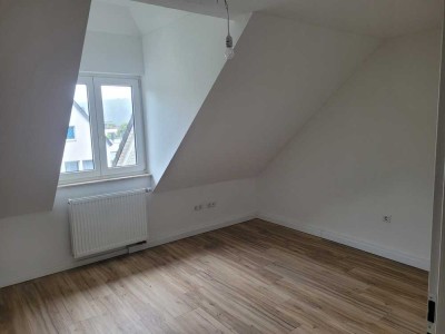 Kernsanierte 2-Zimmer-DG-Wohnung im Zentrum von Altenkirchen