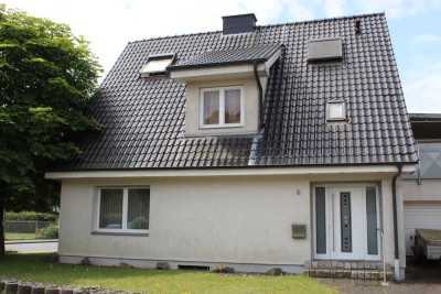 Wohlfühlen und Energetisch interessant, viel Platz in Ihrem Zweifamilienhaus mit Wintergarten