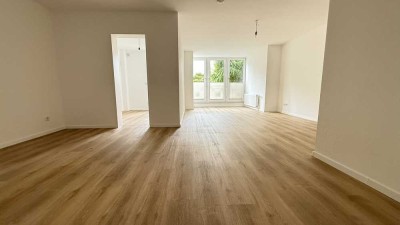 ERSTBEZUG NACH RENOVIERUNG: Helle Wohnung mit Terrasse, Aufzug, Walk-In Dusche, schöne Bodenbeläge