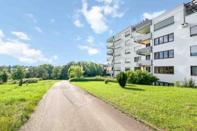 Helle 3-Zimmer-Wohnung mit tollem Süd-Balkon samt unverbaubarem Ausblick ins Grüne und Garage