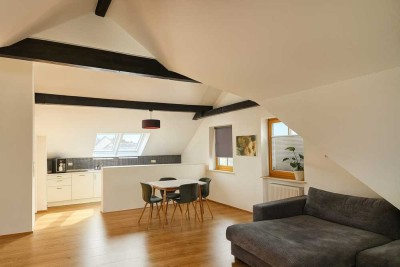 Die besondere 3-Zimmer-DG-Wohnung mit Balkon und Einbauküche in Fahrenzhausen-Kammerberg