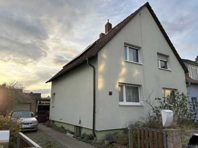 Einfamilienhaus mit Garage, Schuppen und Garten bietet Gestaltungspotenzial