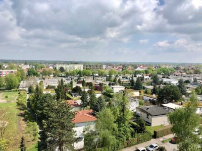 Neuwertige 3-Zimmer-Wohnung mit Aufzug und Balkon in Königsbrunn