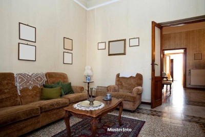 Historische 3-Zimmer-Wohnung mit Balkon