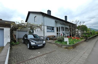 Charmante Doppelhaushälfte mit Wintergarten, Garage und großzügigem Wohnkomfort