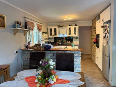 Naturnahes Mehrfamilienhaus mit drei Wohneinheiten und großem Garten in schöner Aussichtslage