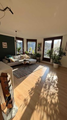 Stillvolle 2-Zimmerwohnung mit außergewöhnlichem Balkon und Aufzug in Stuttgart-Botnang