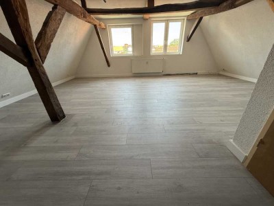 Frisch sanierte 2 ZKB Maisonette-Wohnung