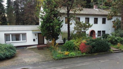 Herrschaftliches Zweifamilienhaus mit Park