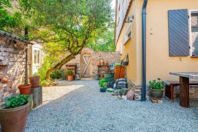 Fertig beziehbar: Sanierter Landlusttraum mit Garten, Pool und guter Anbindung!