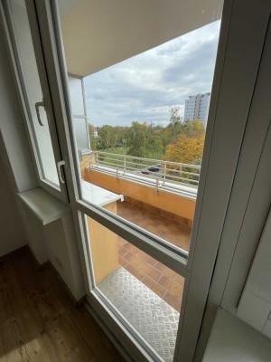 Modernisierte 2-Zi.-Wohnung mit Balkon in Berlin-Zehlendorf