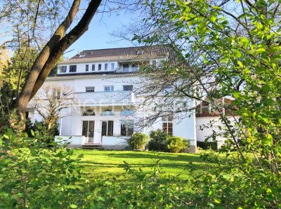 Außergewöhnliche Maisonettewohnung                          mit 4 Pkw-Stellplätzen