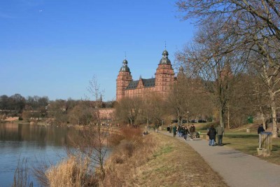 Exklusive, helle 2 1/2 Zimmer-Dachgeschosswohnung Stadtmitte Aschaffenburg Nähe Main