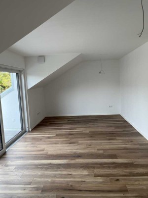 Stilvolle 2-Raum-DG-Wohnung mit gehobener Innenausstattung mit Balkon und EBK in Sinsheim